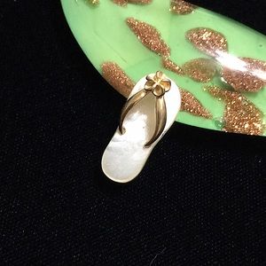 🖤14K gold MOP💕flip flop pendant